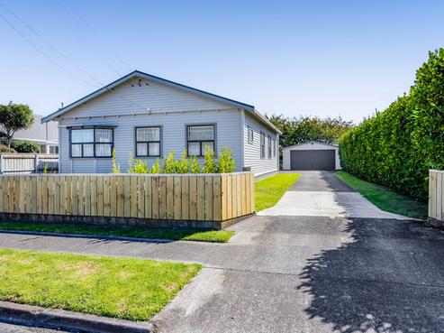 25 Collins Street, Hawera