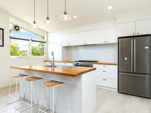 13 Wadsworth Crescent, Redwoodtown