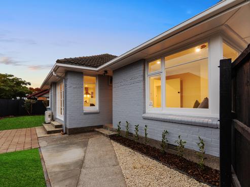 1/172 Langdons Road, Northcote