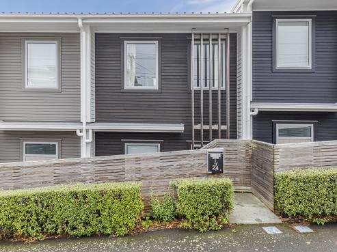 2/24 Tamar Street, Island Bay