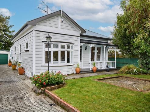 65 Bristol Square, Central Hutt