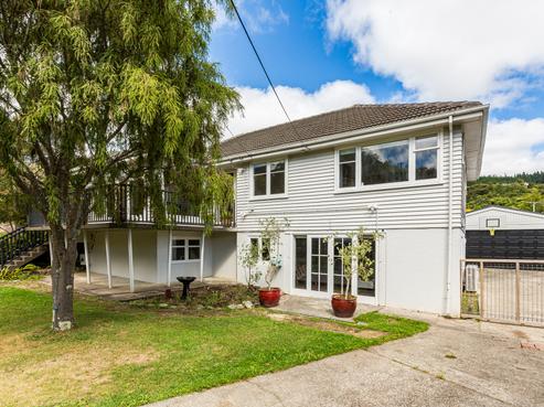 44 Field Street, Silverstream