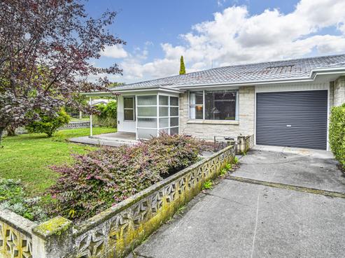 901 Queen Street East, Parkvale