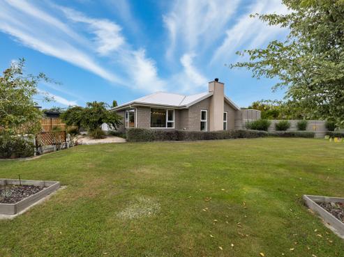 8 Riverside Way, Amberley
