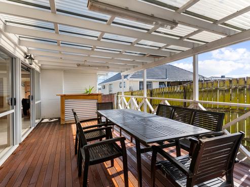 15 Fisher Crescent, Otara