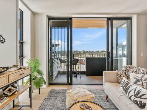 303/84C Te Oneroa Way, Long Bay