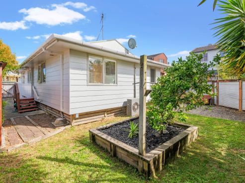 4B Hall Avenue, Mangere