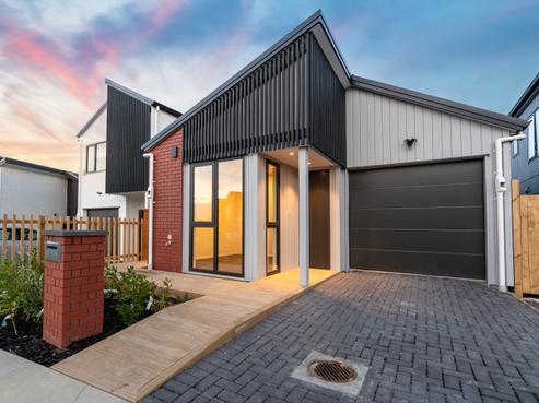 8 Paretao Street, Massey