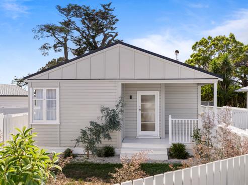 24B Clinton Avenue, Te Atatu Peninsula