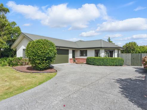 34 Strachan Way, Highbury