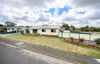  1A Oldfield Place, Bulls