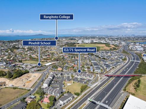 2/71E Spencer Road, Oteha