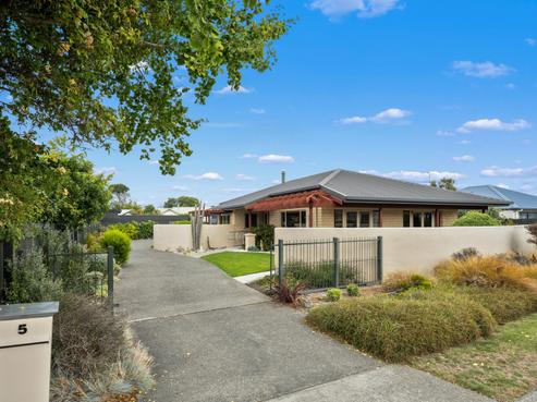 5 Farnham Drive, Springlands