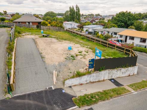62 Avenue Road, West End