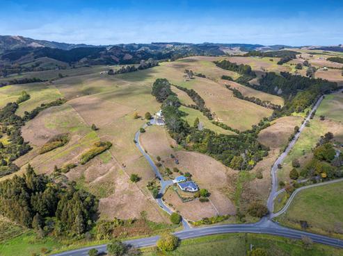 1078 West Coast Road, Makarau