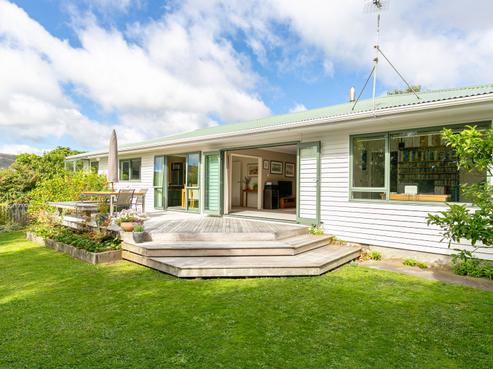 8 Saint Johns Terrace, Tawa
