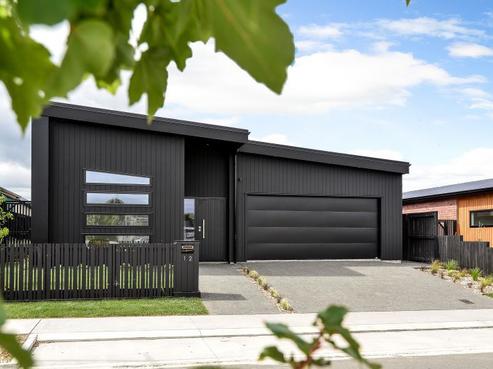 12 Halley Drive, Greenhill Park