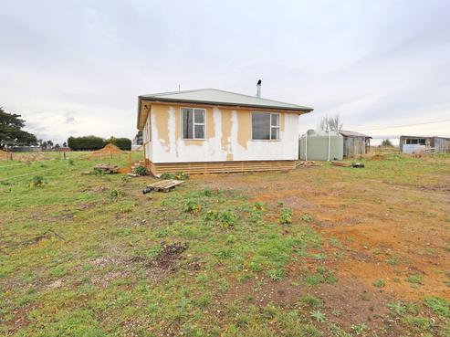 3 Lake Road, Roslyn Bush
