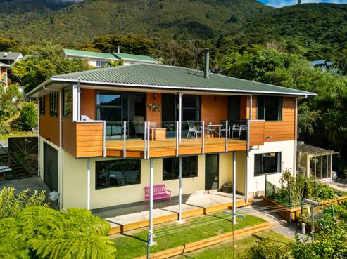3 Ruataniwha Place, Okiwi Bay