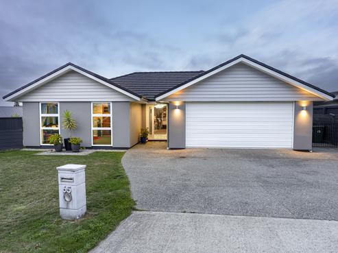65 Fairose Drive, Richmond