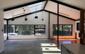 CONTEMPORARY OFFICE ON COLLEGE HILL
