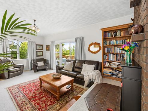 15 Helleur Road, Massey