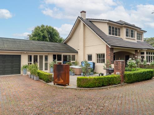 385 Queens Drive, Windsor