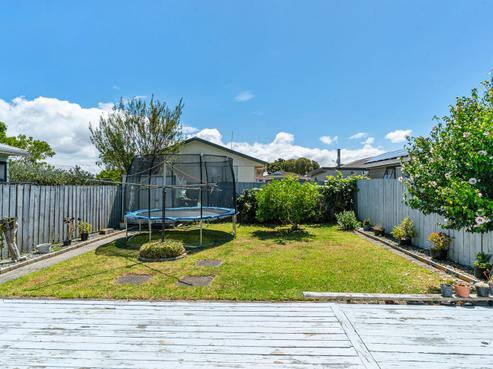 2/18 Kennington Drive, Clendon Park