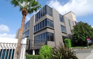 MODERN COLLEGE HILL OFFICES
