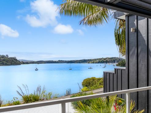 1184 Sandspit Road, Sandspit