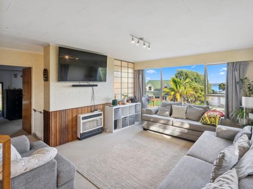 114 Gloaming Hill, Titahi Bay