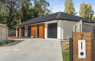 7 Angus Place, Carterton