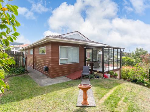 2A Mckeefry Grove, Tawa