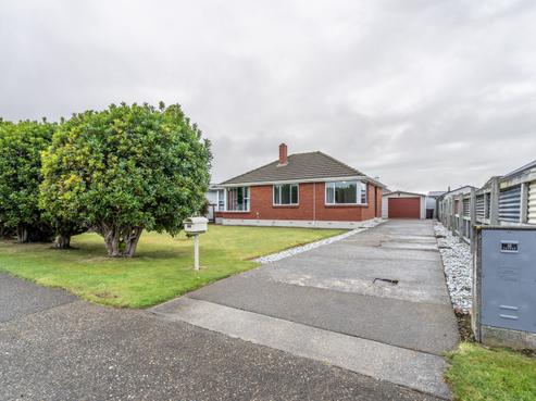 82 Saturn Street, Strathern