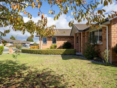 8 Alpers Ridge, Leamington