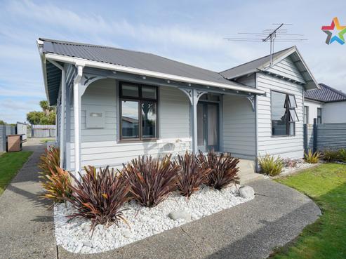 47 Centre Street, Strathern