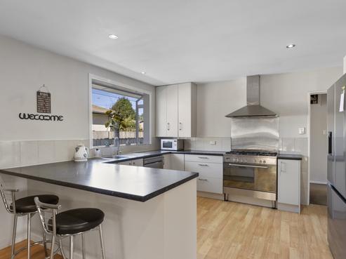 16 Woodend Road, Woodend