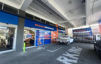 High Profile Showroom – Dual Access, Prime Exposure