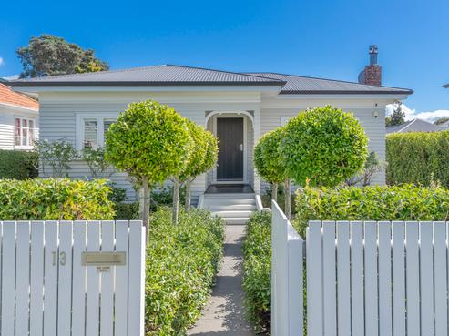 13 Huntingtree Avenue, Sandringham