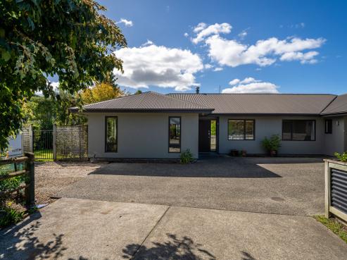 8A Angus Place, Wakefield
