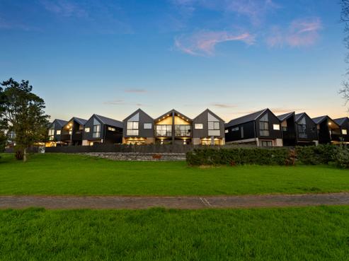 8/51 Taipari Road, Te Atatu Peninsula