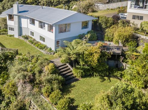 64 Collins Avenue, Tawa