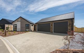 7 Hill Tops Way, Stoke