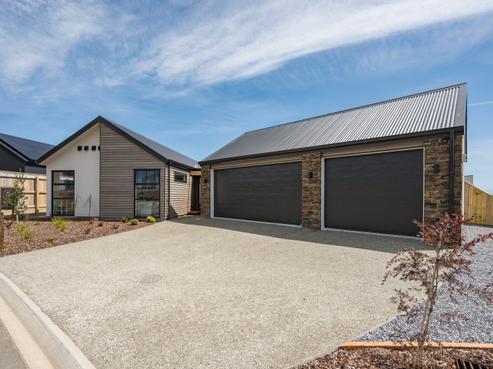 7 Hill Tops Way, Stoke