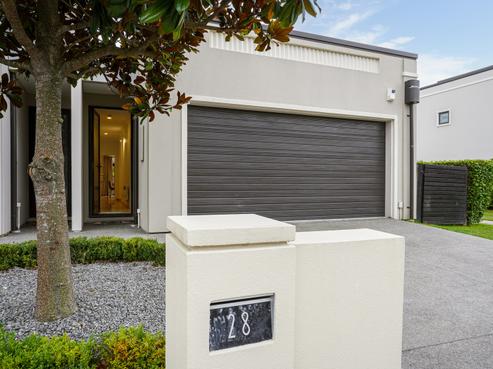 28 Country Club Terrace, Northwood