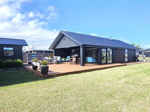 108 Kelly Jade Avenue, Matarangi