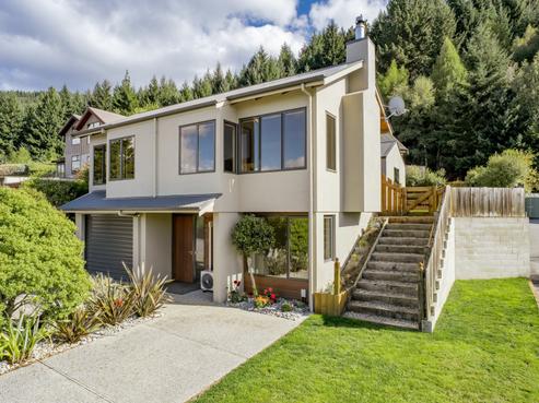 13 Goldleaf Hill, Queenstown Central