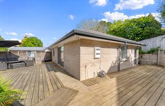 5B Nielsen Place, Massey