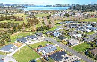 87 Greenhills Drive, Coromandel