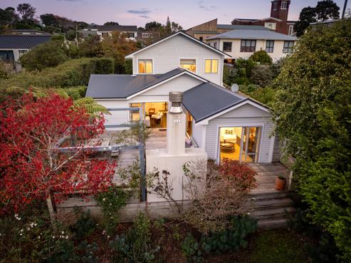 8 Lochiel Road, Khandallah
